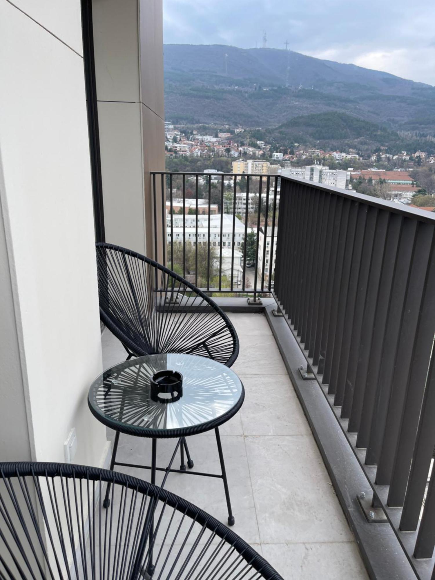 180° View Apartment In Diamond Building Скопье Экстерьер фото