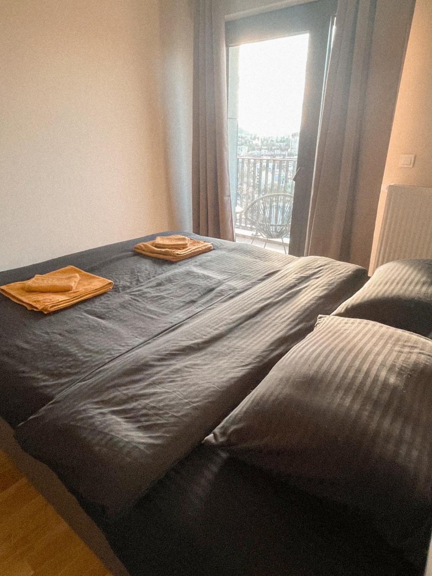 180° View Apartment In Diamond Building Скопье Экстерьер фото