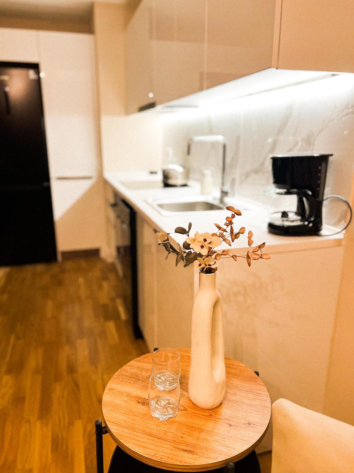 180° View Apartment In Diamond Building Скопье Экстерьер фото