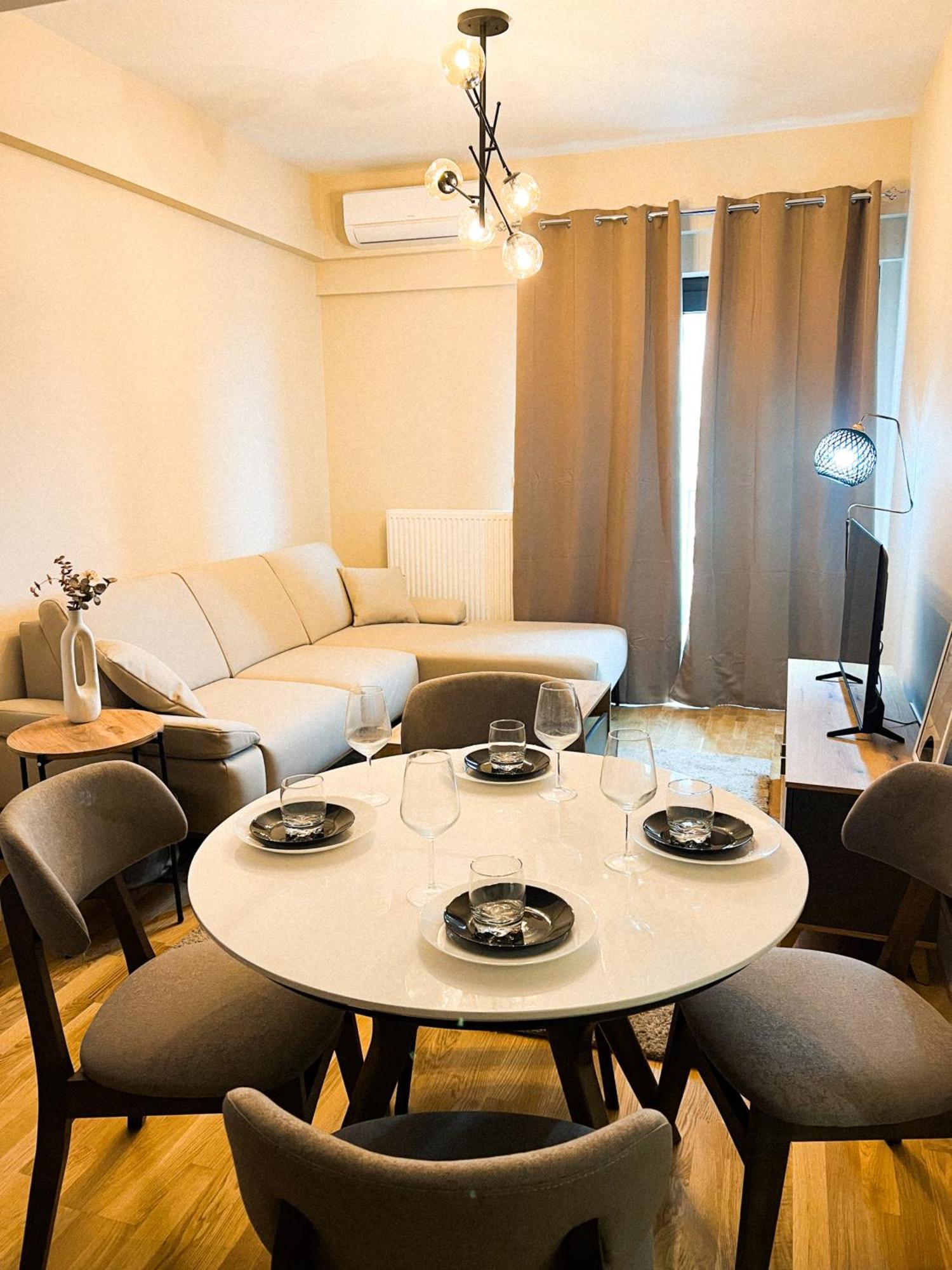 180° View Apartment In Diamond Building Скопье Экстерьер фото