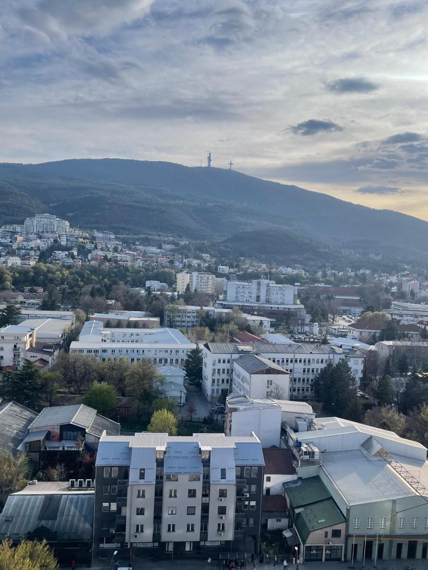 180° View Apartment In Diamond Building Скопье Экстерьер фото