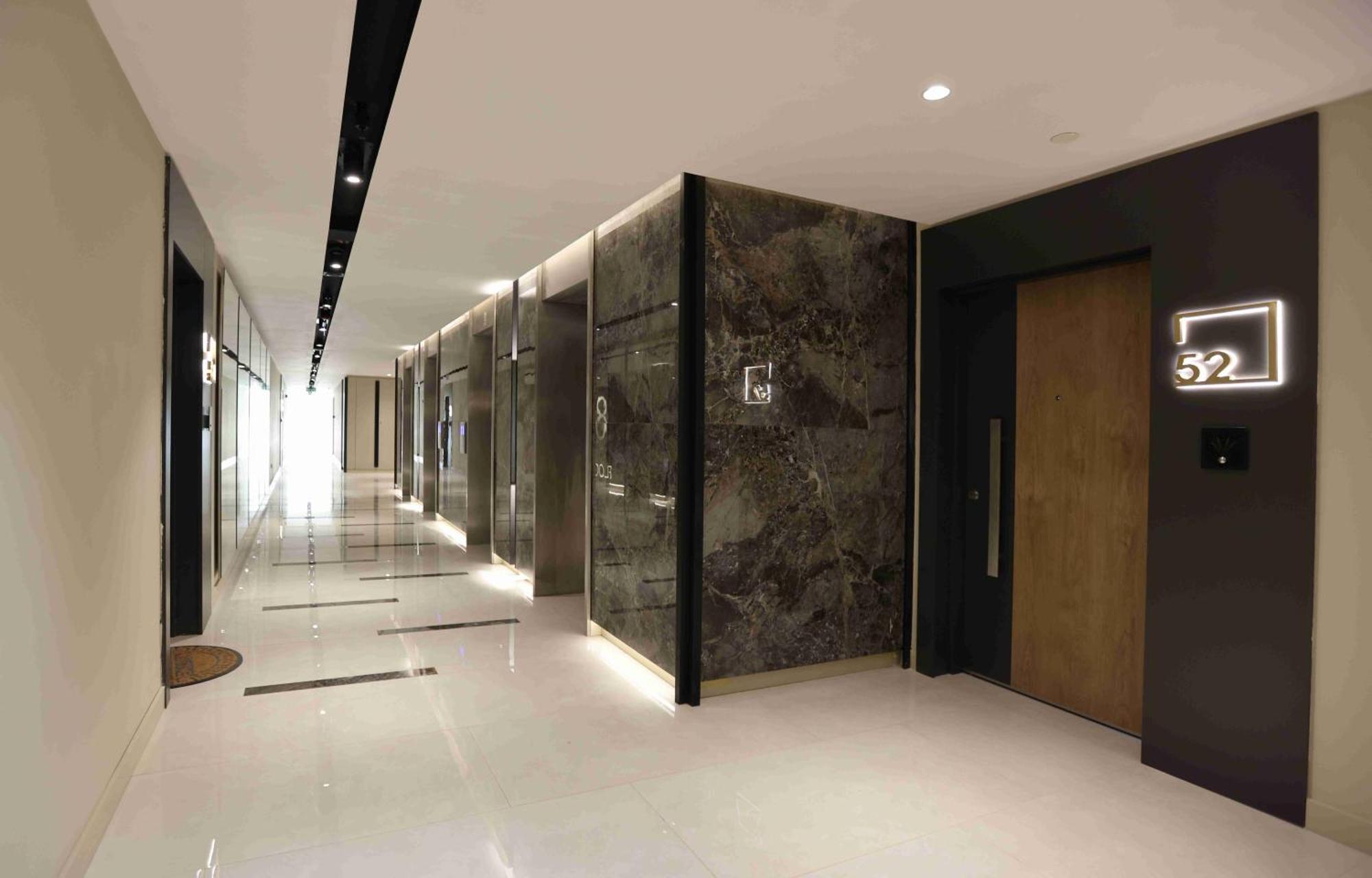 180° View Apartment In Diamond Building Скопье Экстерьер фото