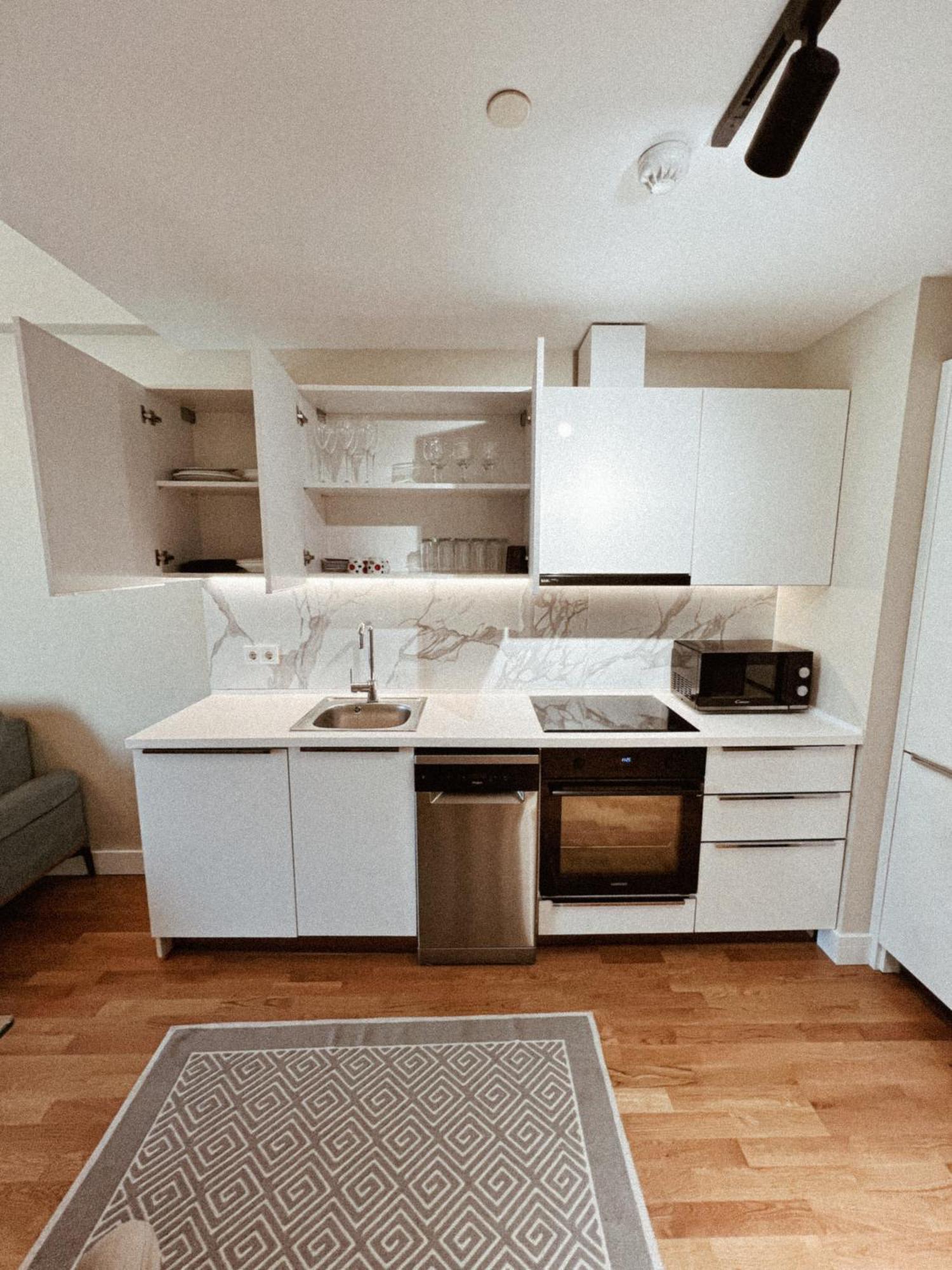180° View Apartment In Diamond Building Скопье Экстерьер фото