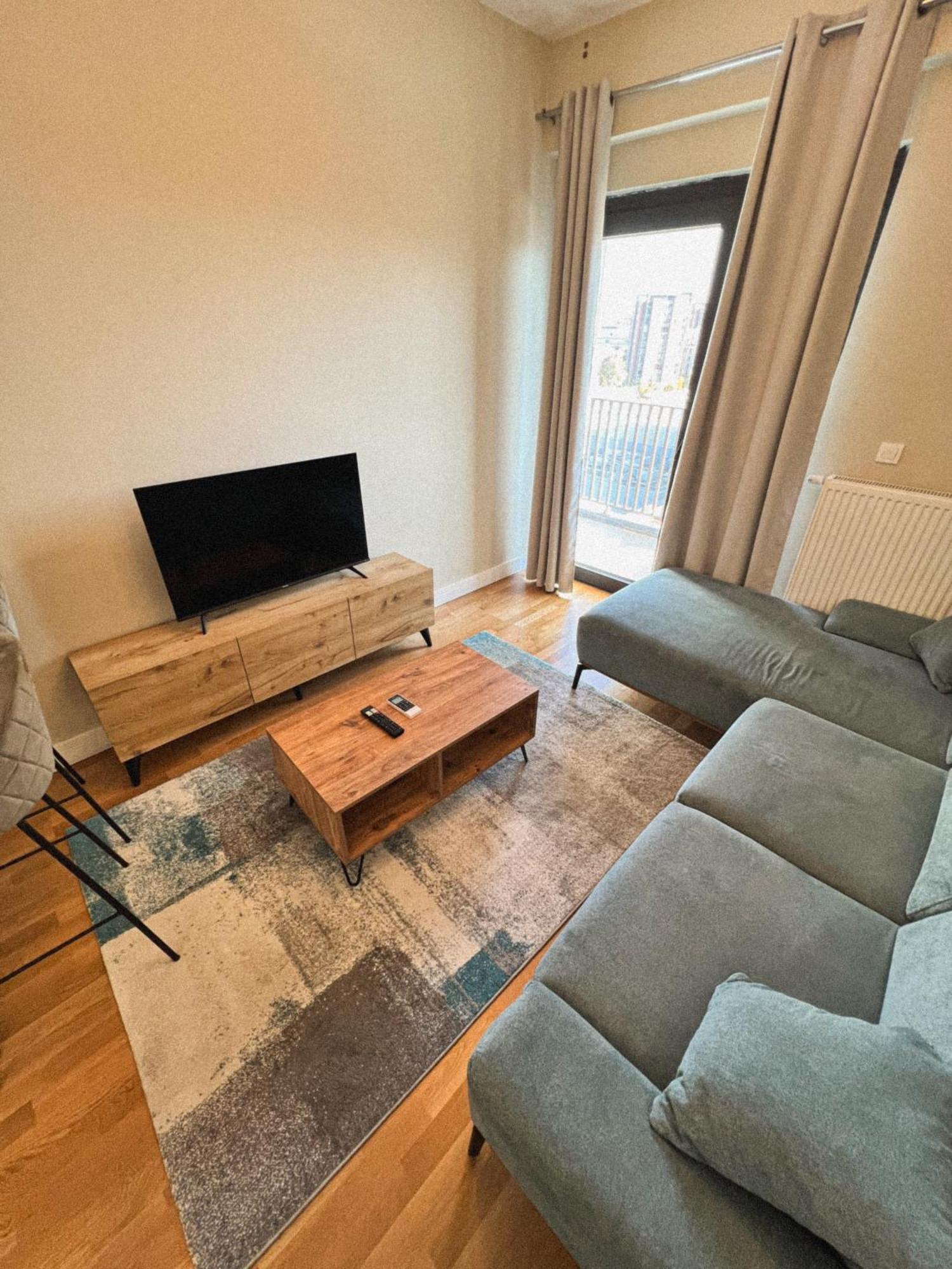 180° View Apartment In Diamond Building Скопье Экстерьер фото