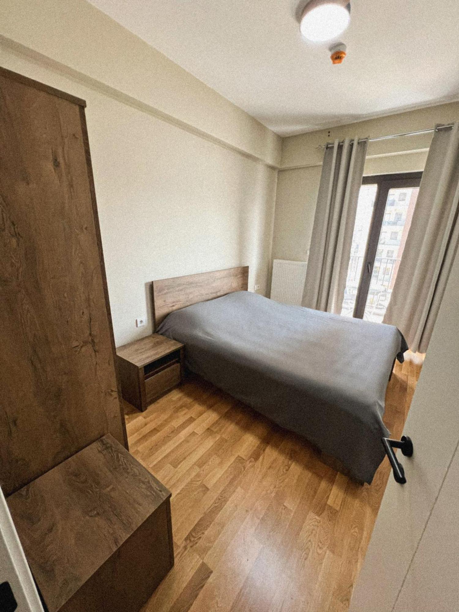 180° View Apartment In Diamond Building Скопье Экстерьер фото