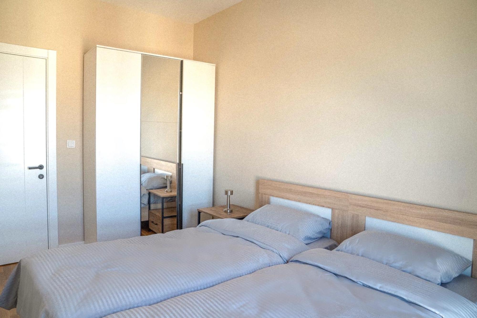 180° View Apartment In Diamond Building Скопье Экстерьер фото