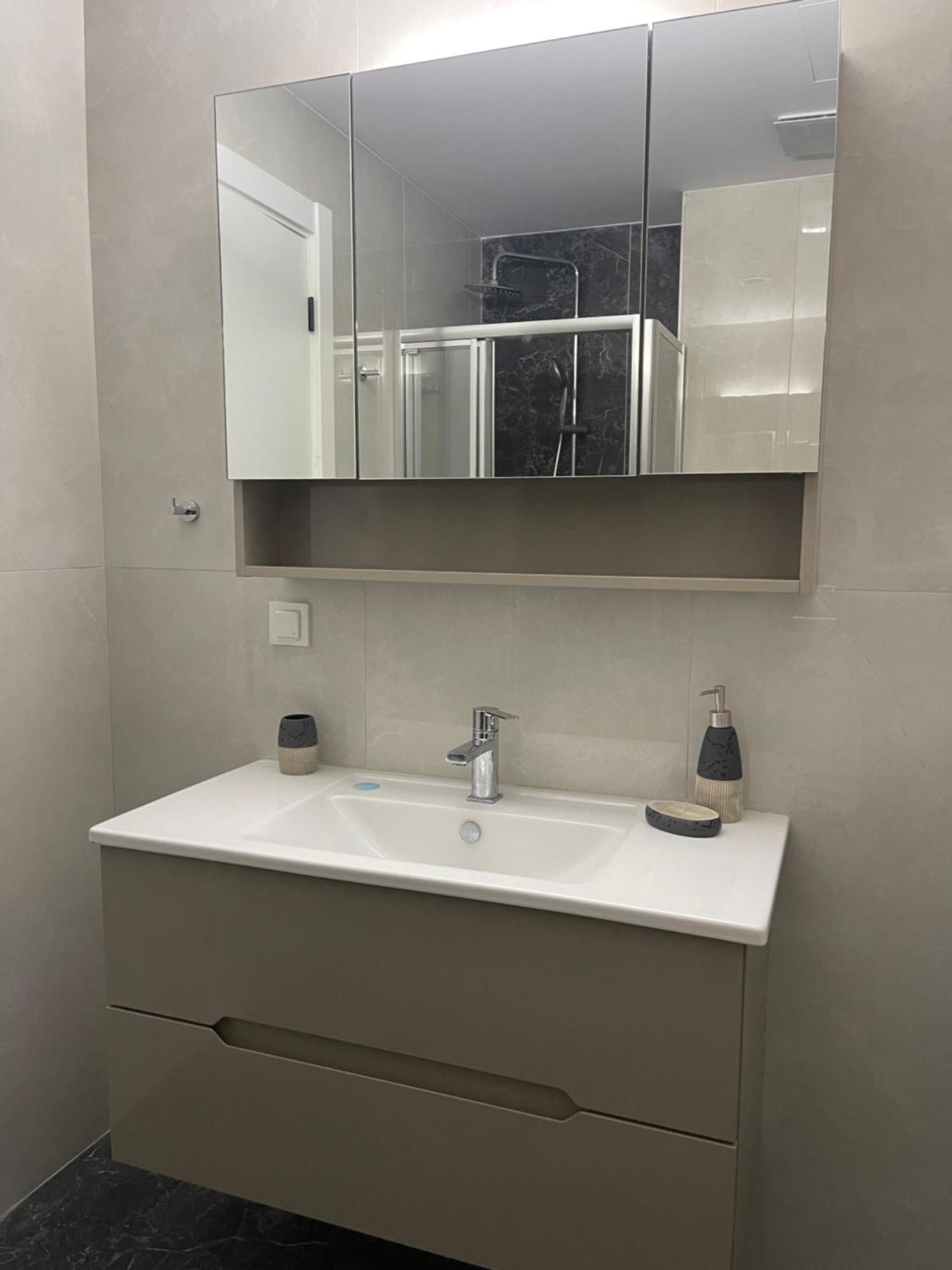 180° View Apartment In Diamond Building Скопье Экстерьер фото