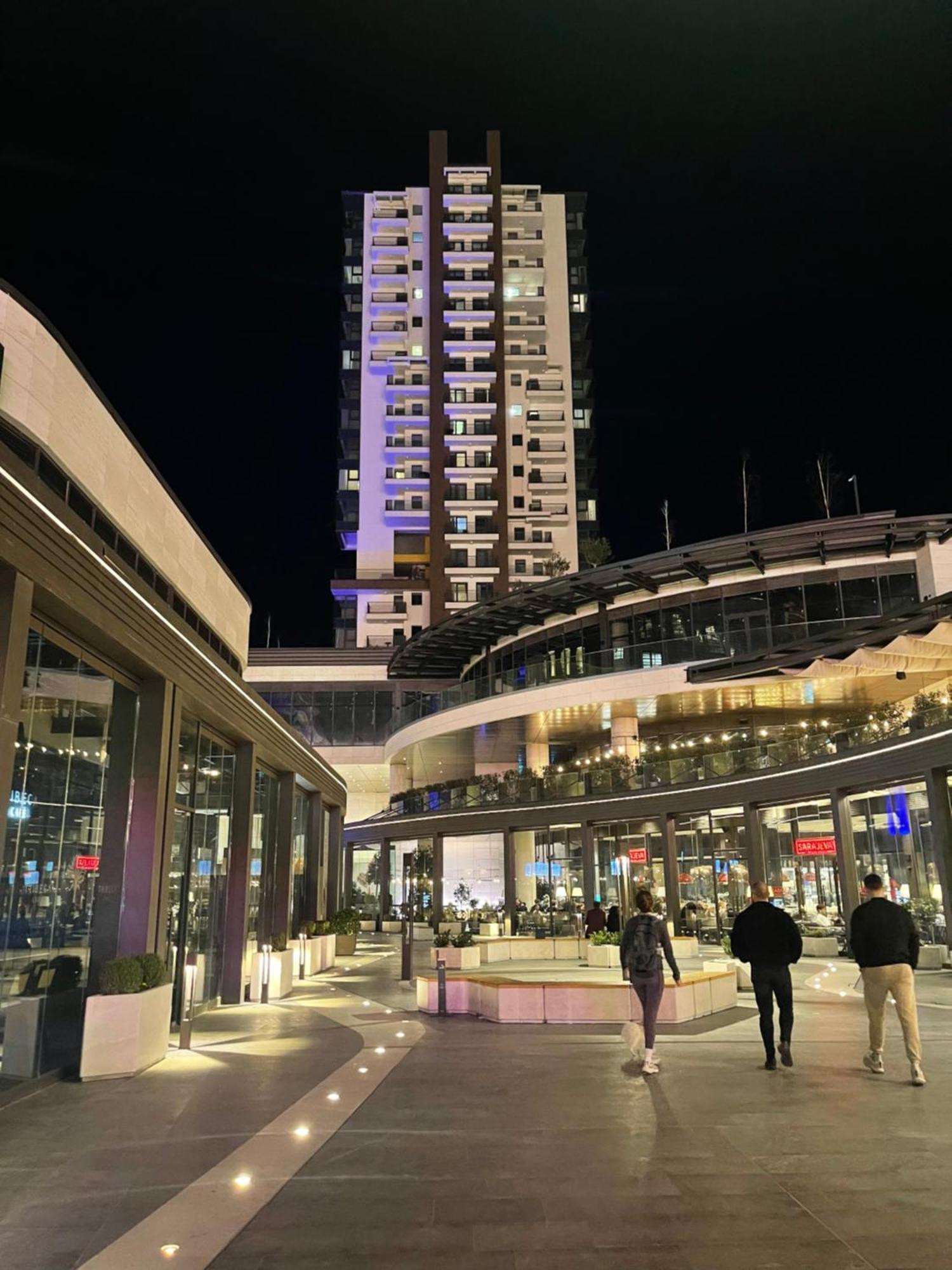 180° View Apartment In Diamond Building Скопье Экстерьер фото