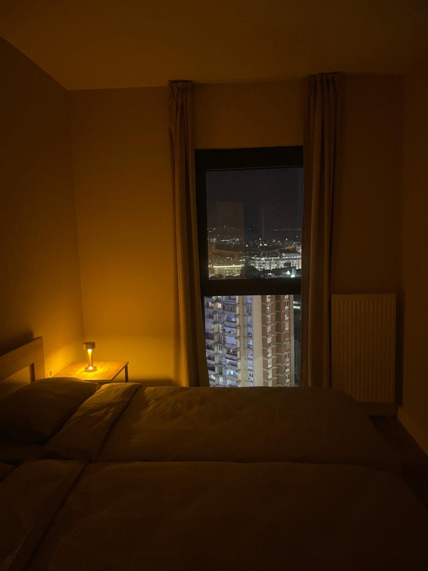 180° View Apartment In Diamond Building Скопье Экстерьер фото