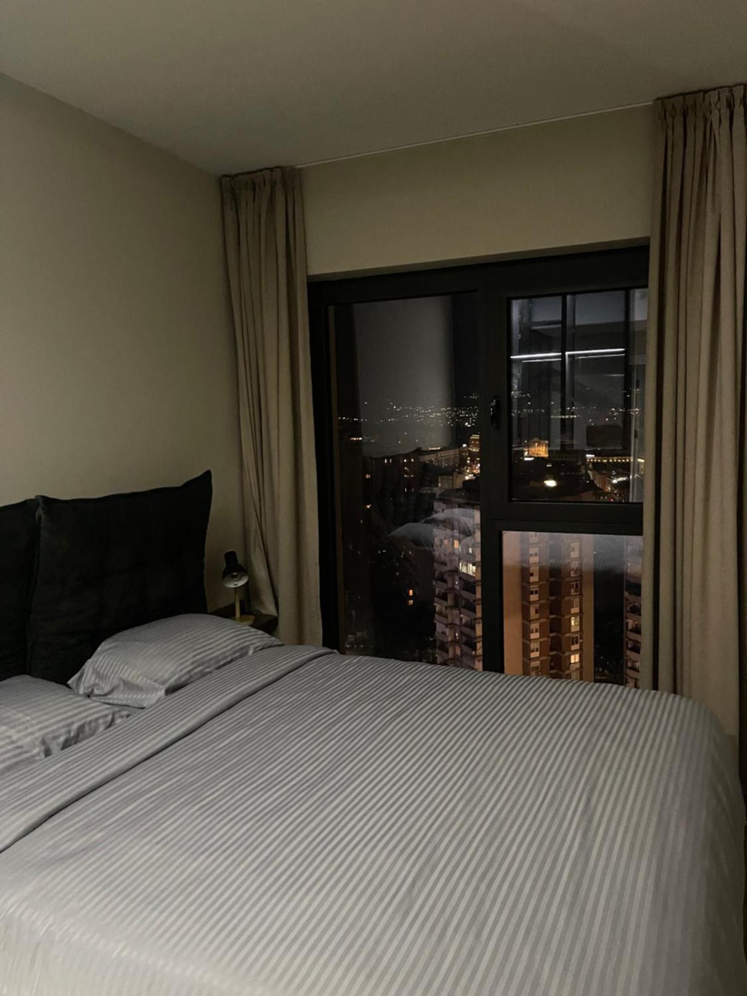 180° View Apartment In Diamond Building Скопье Экстерьер фото