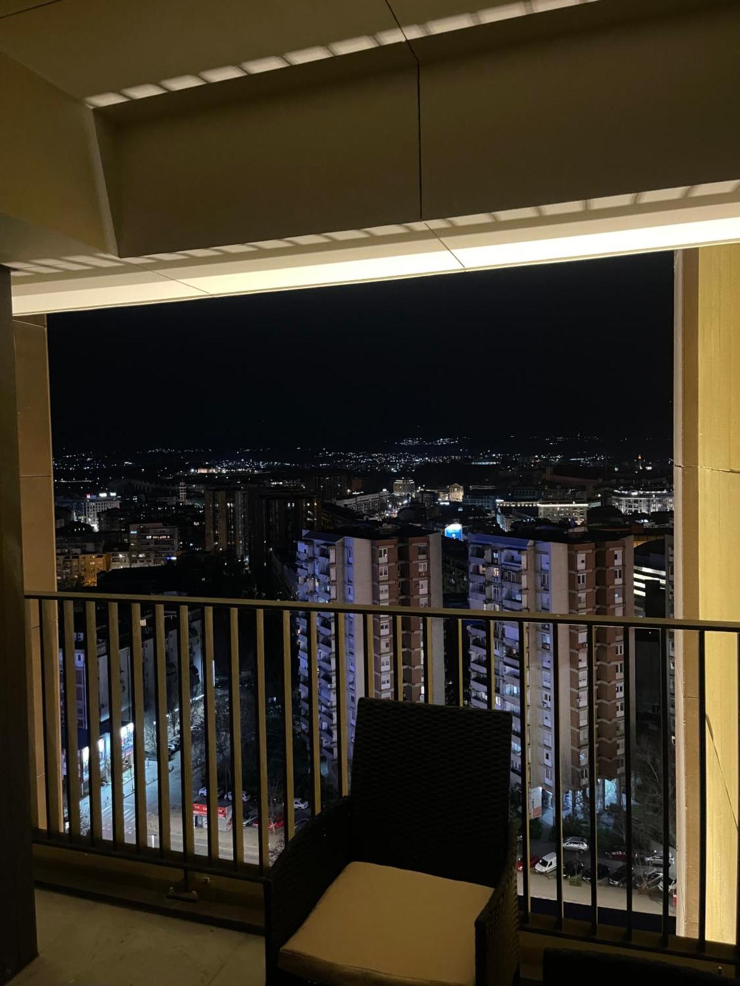 180° View Apartment In Diamond Building Скопье Экстерьер фото