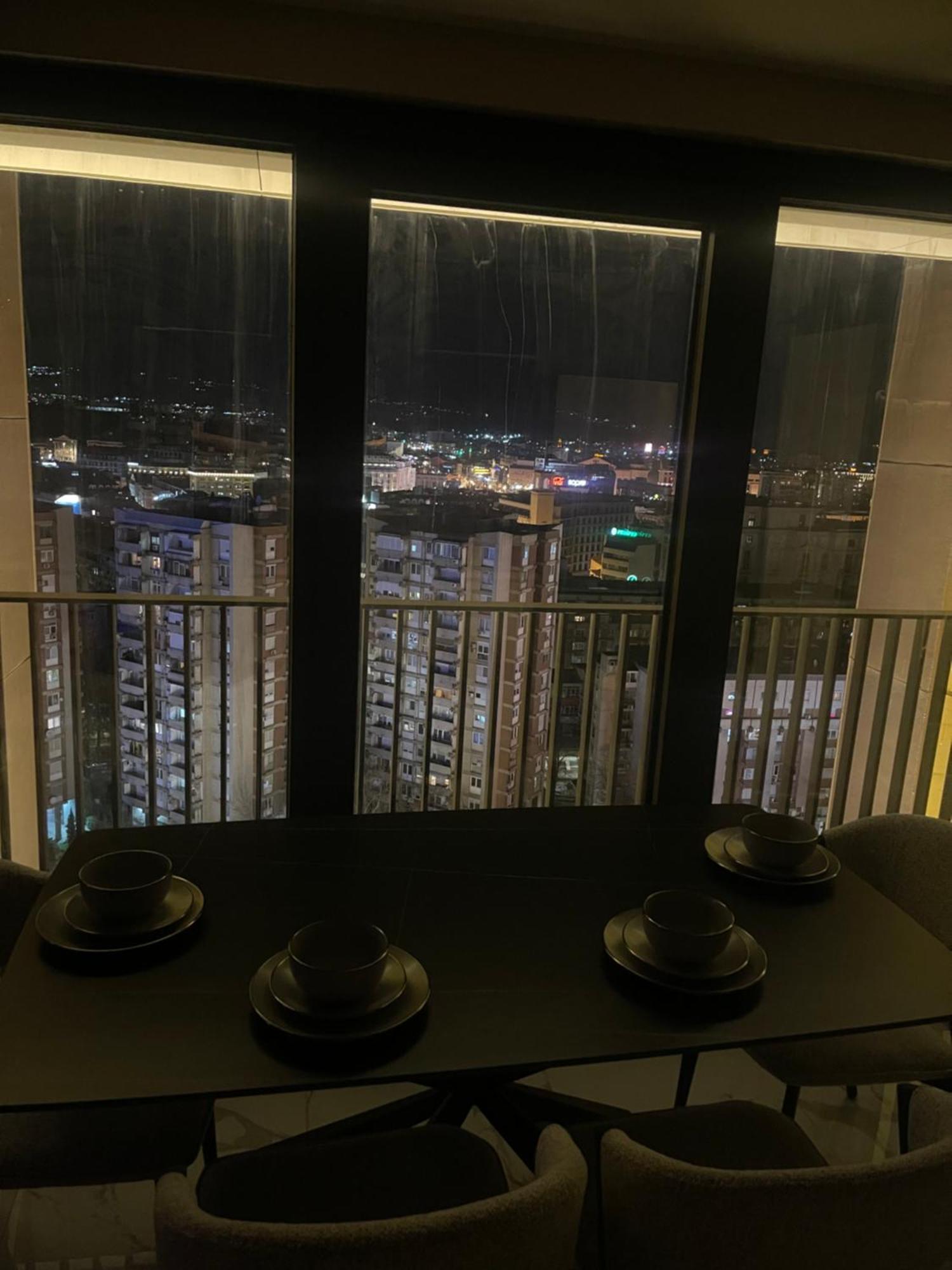 180° View Apartment In Diamond Building Скопье Экстерьер фото