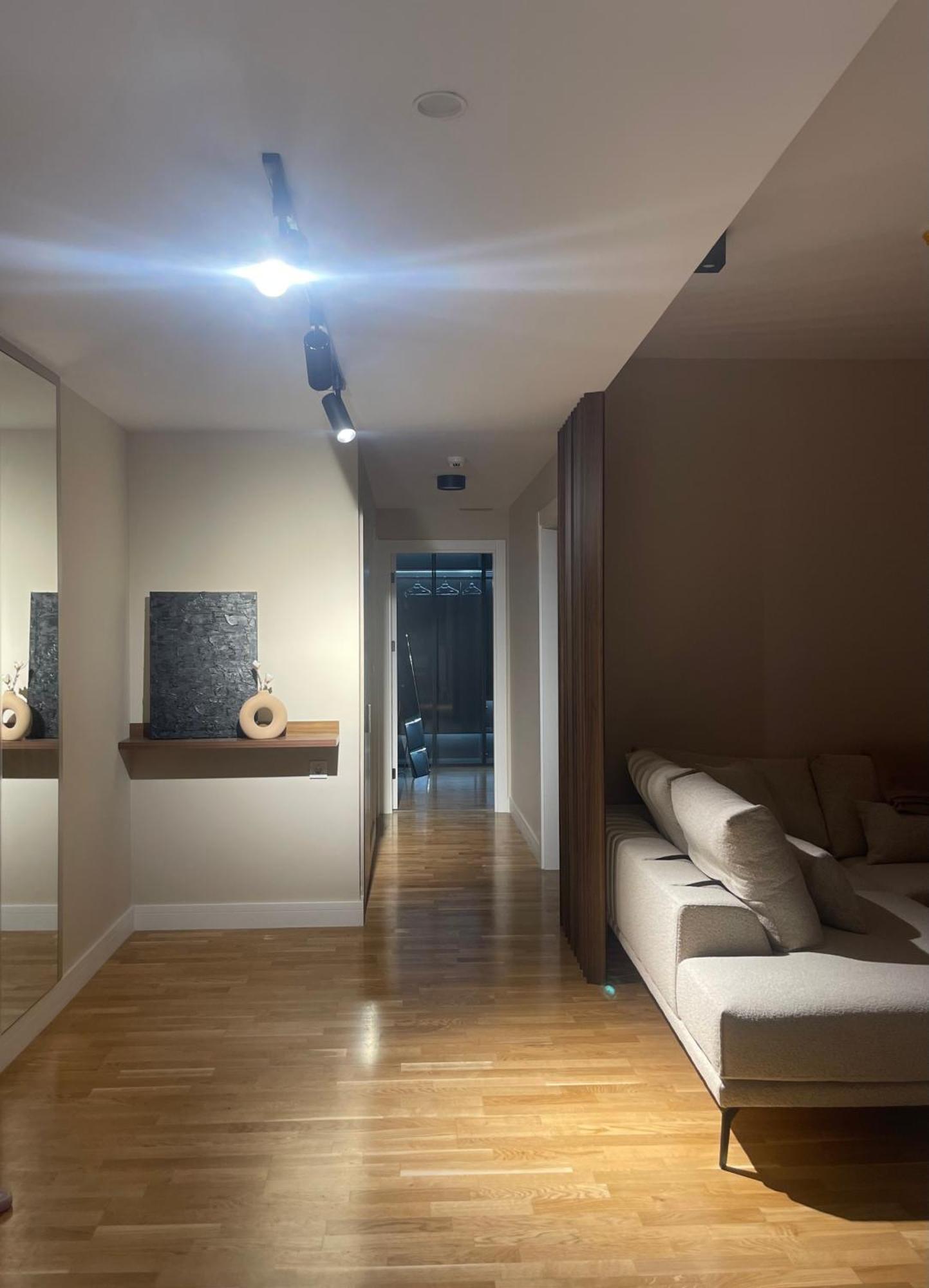 180° View Apartment In Diamond Building Скопье Экстерьер фото