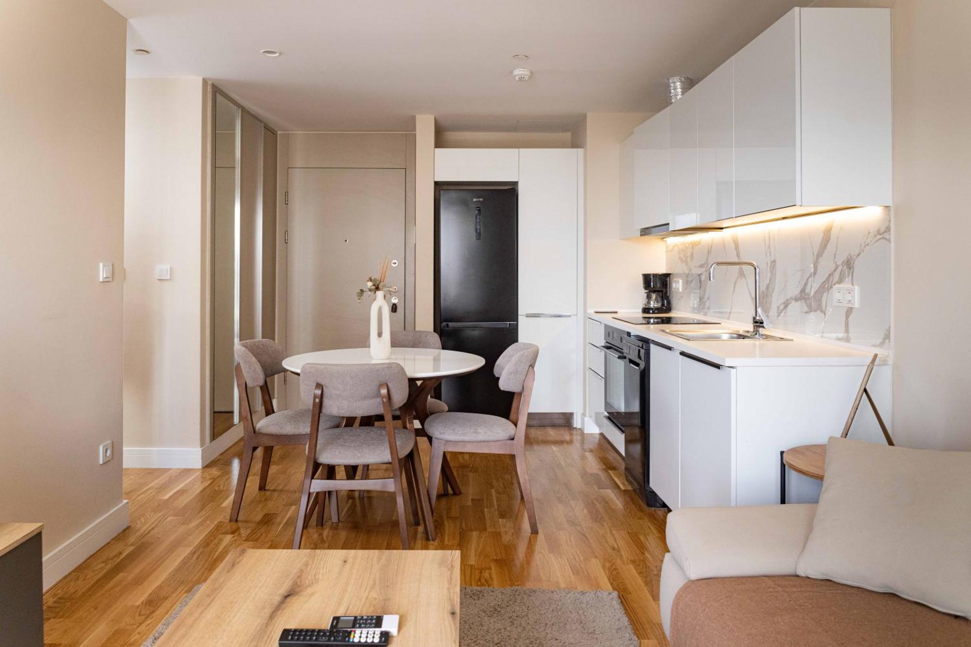 180° View Apartment In Diamond Building Скопье Экстерьер фото