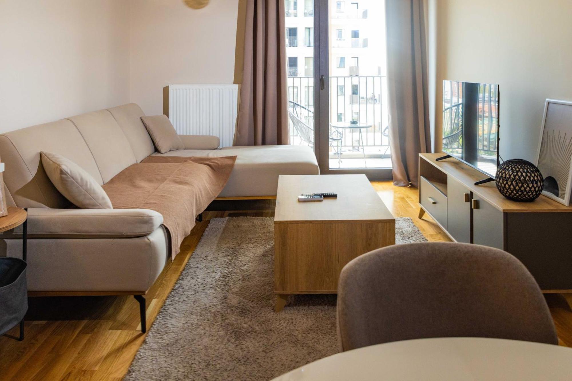 180° View Apartment In Diamond Building Скопье Экстерьер фото